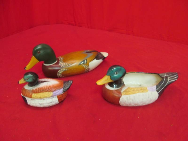 lot 116 image: ducks, planter, dresser box, wood decoy dcor