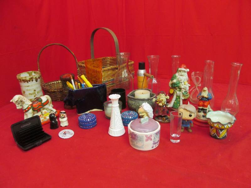 lot 122 image: 2 wicker baskets, candles, ceramics, horse coin bank, aluminum wallet