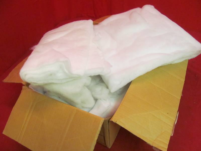 lot 130 image: Quilt batting, variety of thickness, sizes