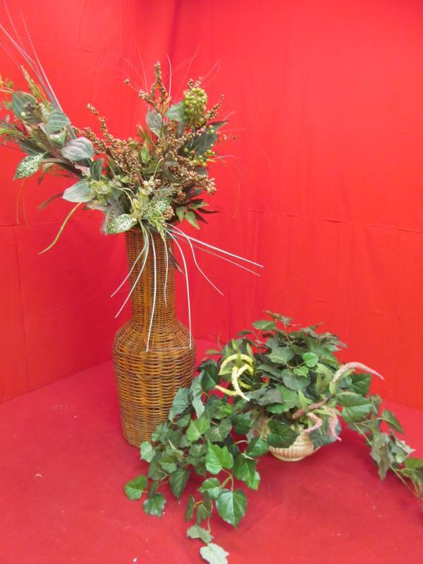 lot 141 image: Wicker Vase with dry flower arrangement, Wicker Planter dry flowers