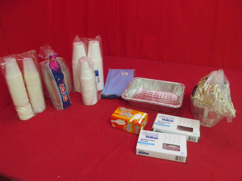 lot 147 image: Variety of cups, tablecloth, plastic knives, spoons, baking dish