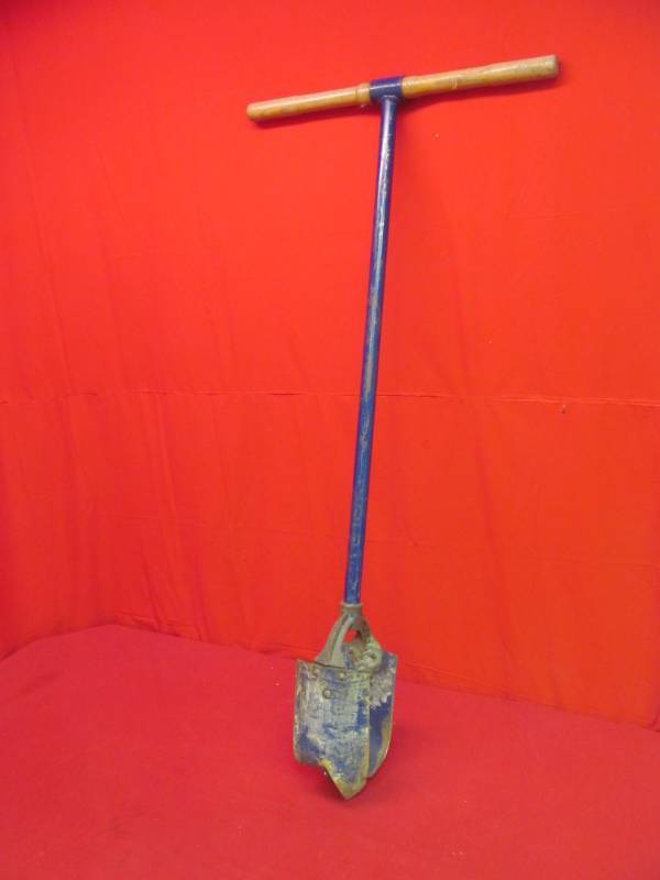 lot 165 image: post hole digger
