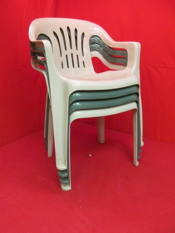 lot 171 image: 4 patio chairs