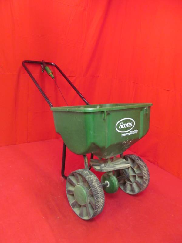lot 181 image: Scotts fertilizer spreader