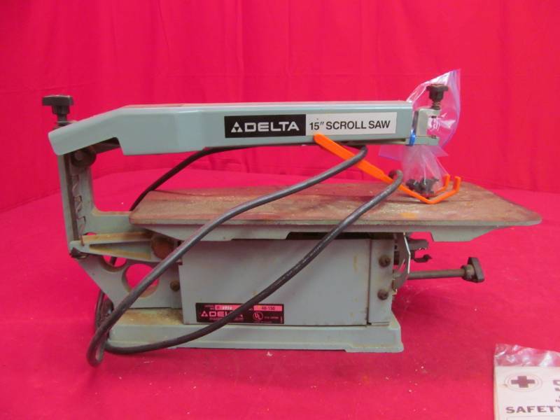 lot 236 image: Delta 15 Scroll saw