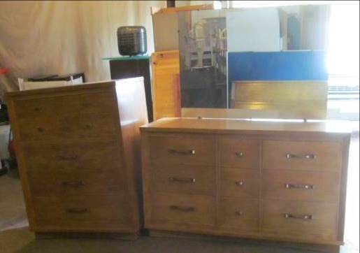 lot 248 image: 3 Piece bedroom set (Dresser with mirror 56x20x33, headboard and footboard, 5 drawer dresser 20x46x36)
