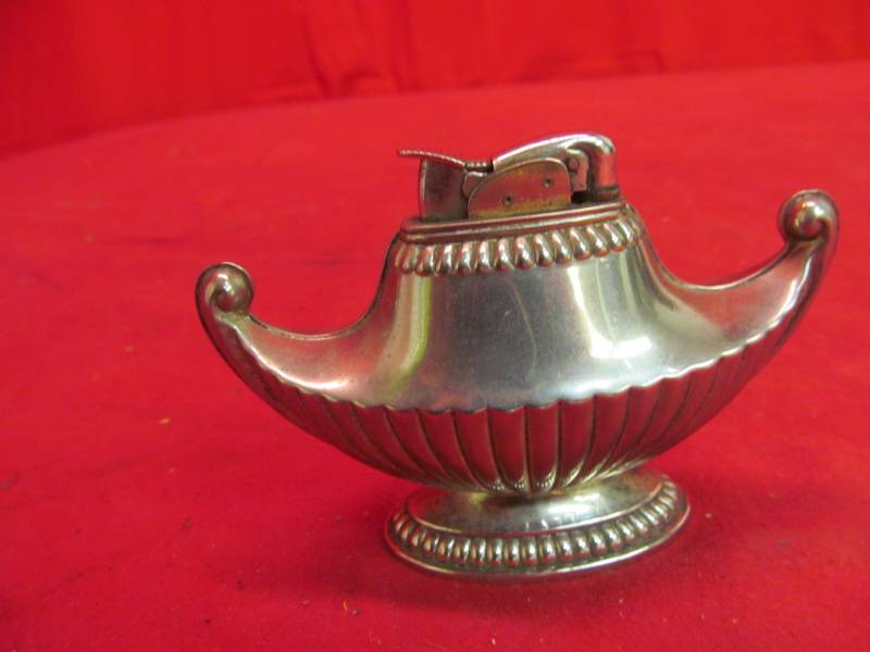 lot 263 image: Genie lighter