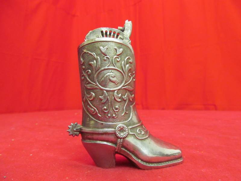 lot 268 image: Relco Lighter