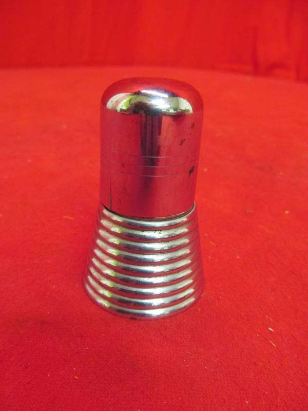 lot 282 image: Bendix radio lighter