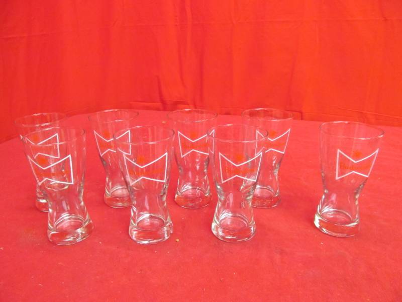 lot 284 image: 8 Budweiser beer glasses