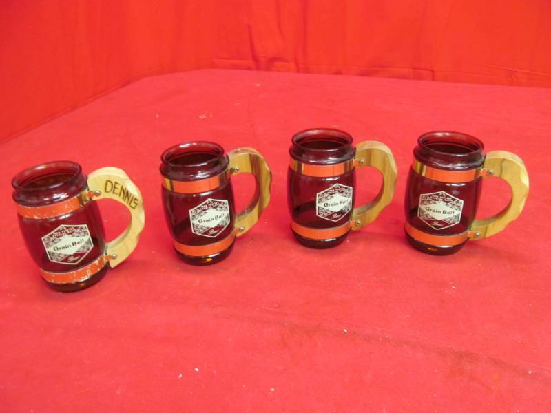 lot 288 image: 4 Grain Belt mugs