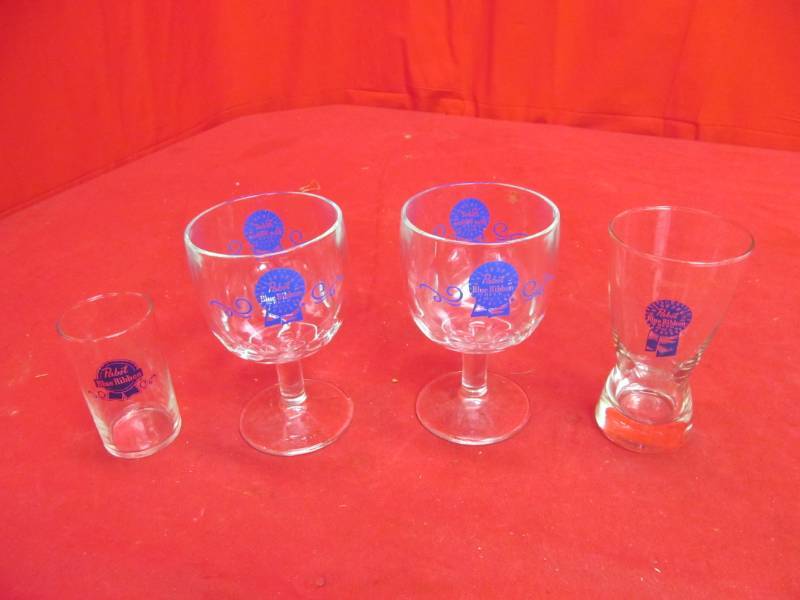 lot 289 image: 4 Pabst Blue Ribbon glasses