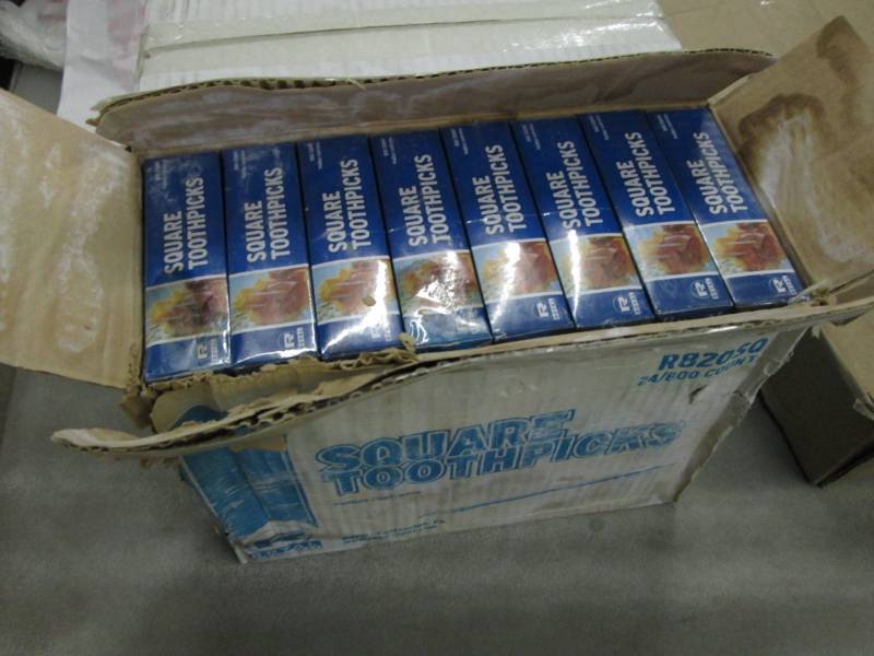 2 Cases  R820SQ Square Wood Toothpi...
