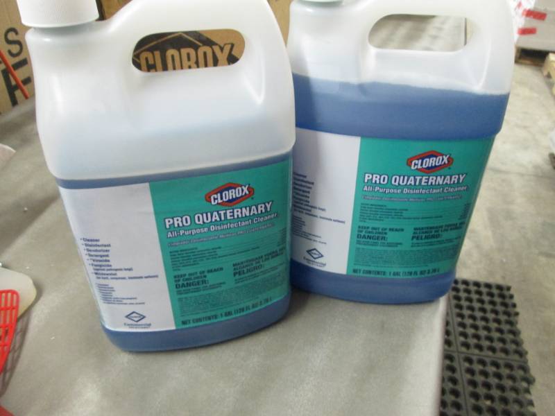 Clorox Pro Quaternary 1 full, 1 par...