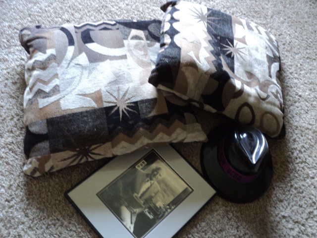 2 21 square pillows, picture frame...