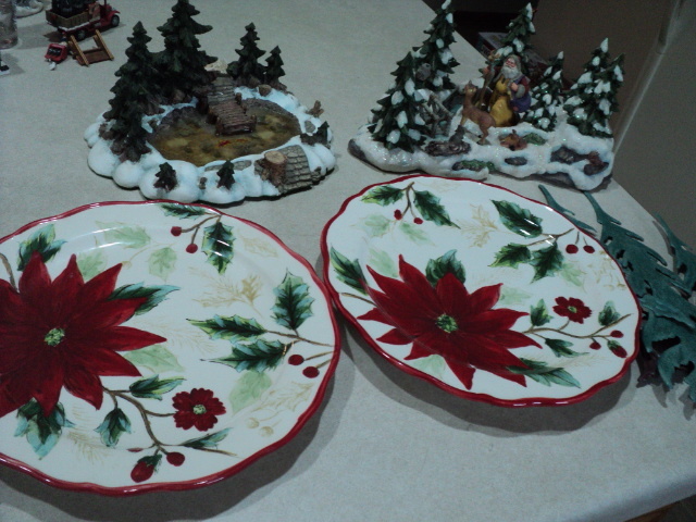 Christmas plates, trees and dcor...