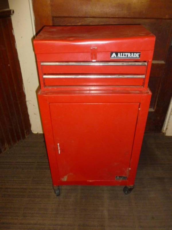 lot 5 image: Toolbox