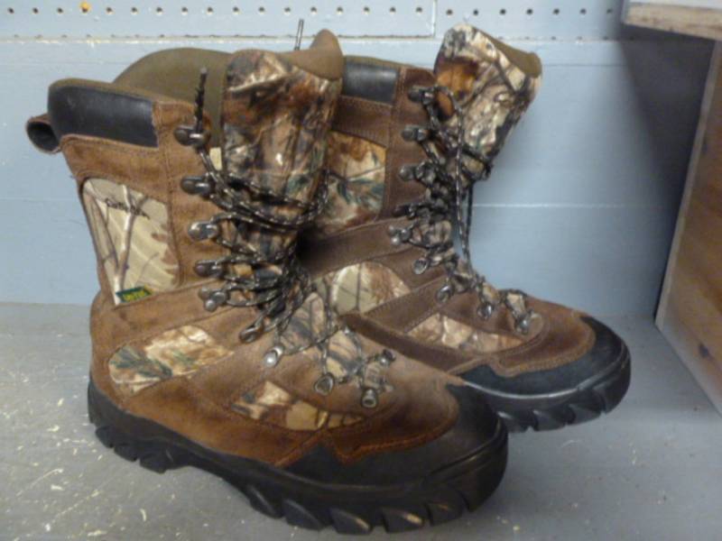 lot 7 image: Cabelas Hunting Boots