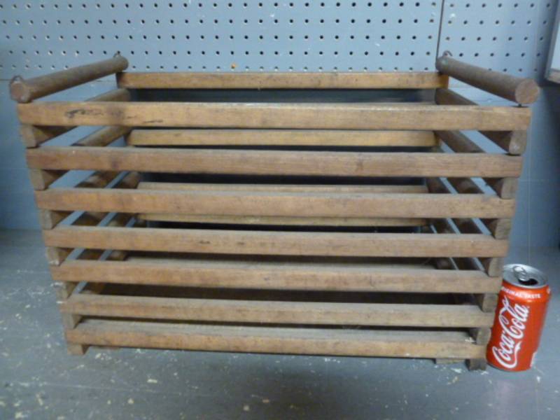 lot 10 image: Antique Egg Crate