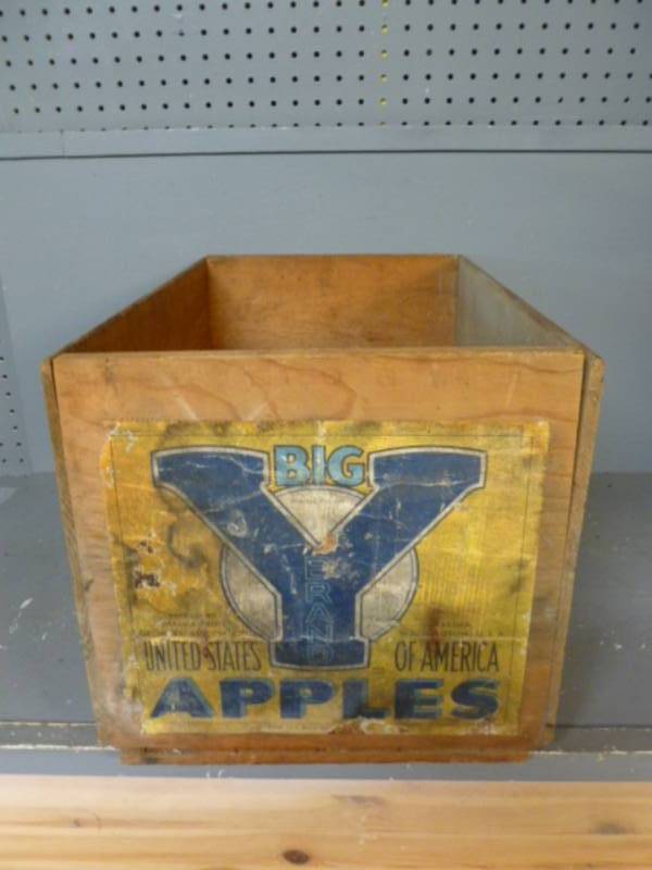 lot 14 image: Vintage Wooden Box