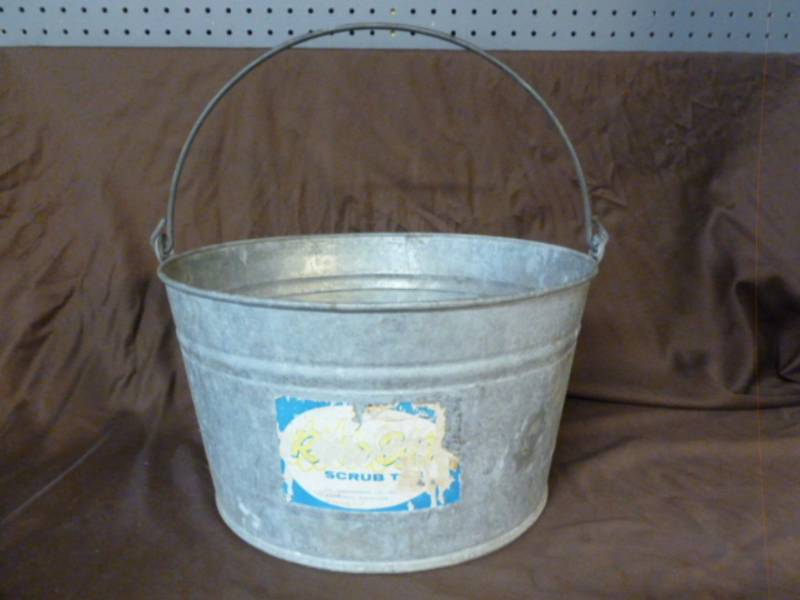 lot 20 image: Vintage Galvanized Steel Wash Bucket