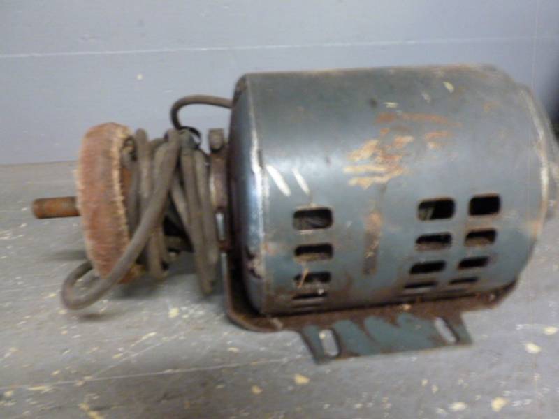 lot 21 image: Electric Buffer Wheel