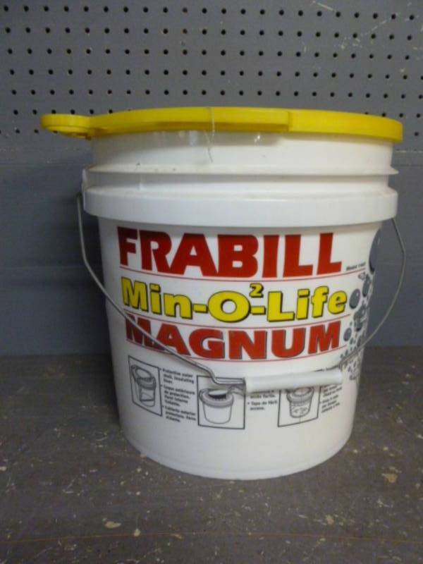 lot 28 image: Minnow Bucket