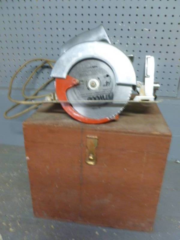 lot 33 image: Circular Saw