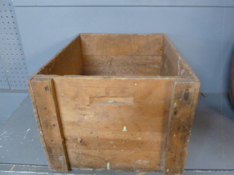 lot 44 image: Vintage Wooden Box