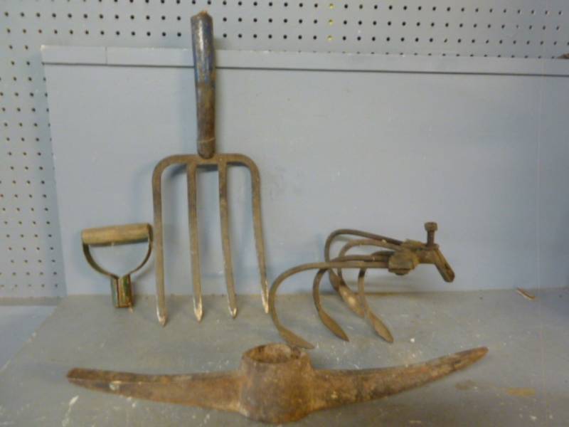 lot 48 image: Vintage Tools
