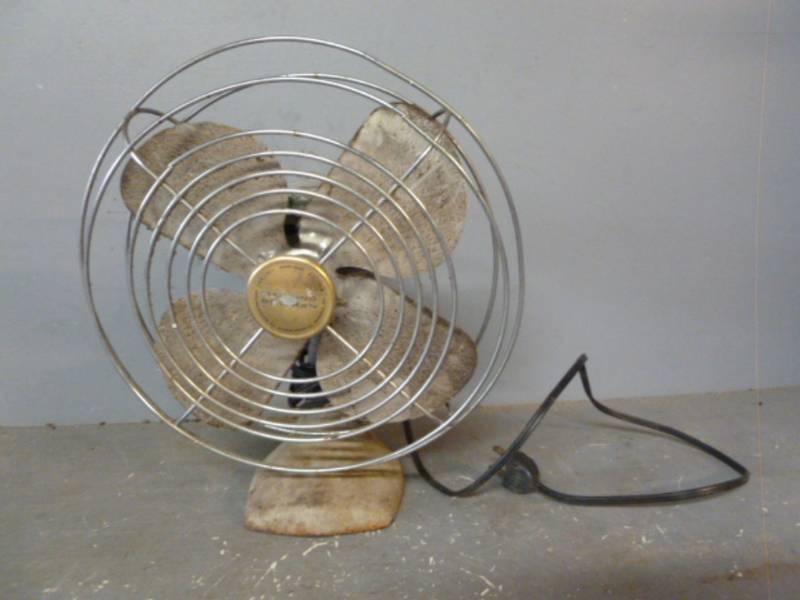 lot 52 image: Vintage Fan