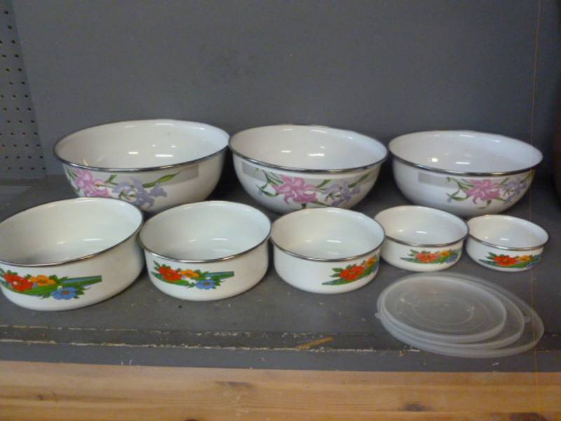 lot 55 image: Enamelware