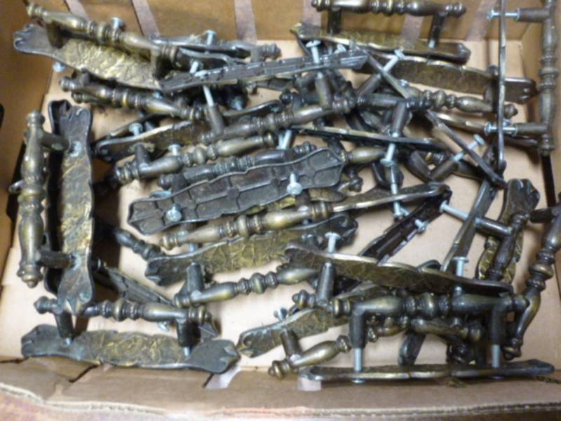 lot 99 image: Vintage Cabinet Pulls
