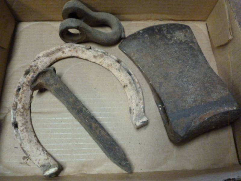 lot 100 image: Vintage Items