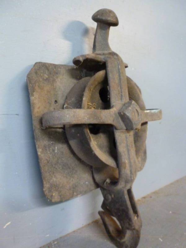 lot 105 image: Vintage Pulley