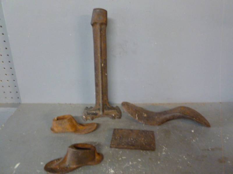 lot 108 image: Antique Shoe Last