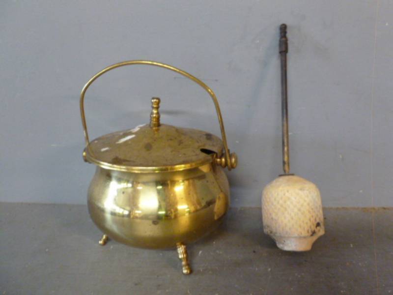 lot 117 image: Vintage Honey Pot