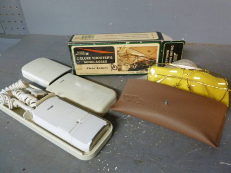 lot 199 image: Vintage Shaver