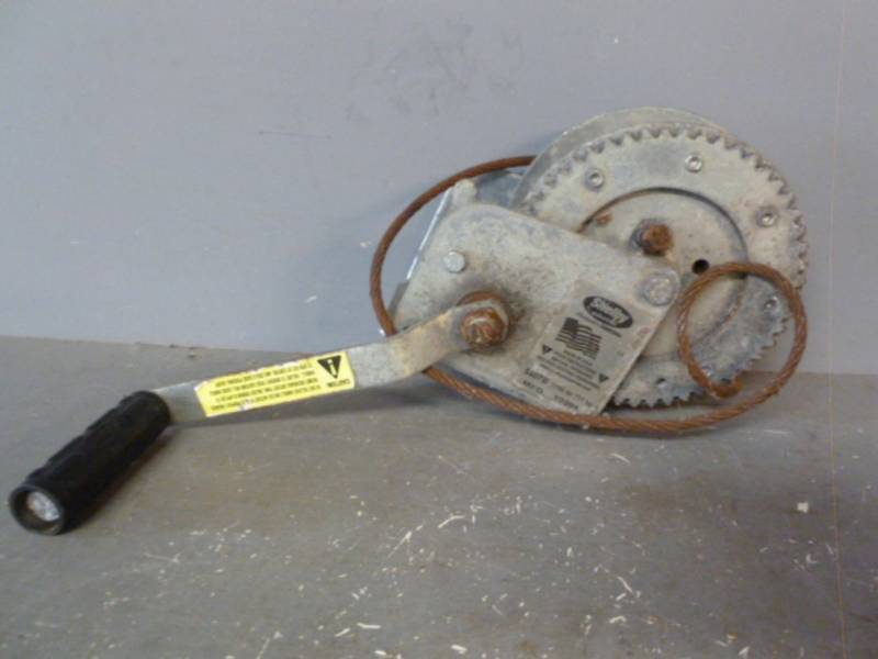 lot 204 image: Winch