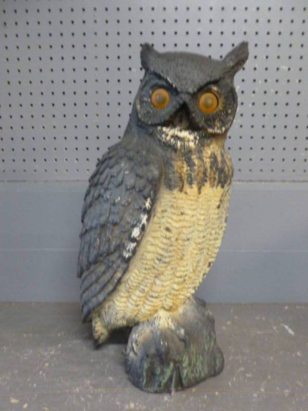 lot 250 image: Owl Decoy