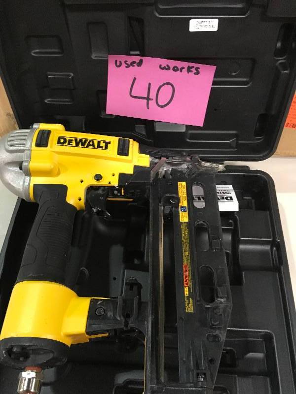 lot 40 image: DEWALT D51257K 1-Inch to 2-12-Inch 16 Gauge Finish Nailer  Used in good working cond.
