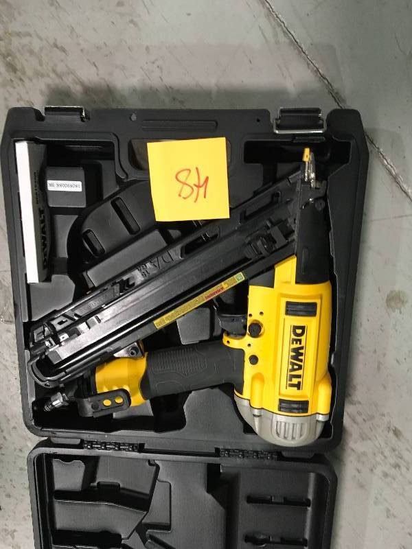 DEWALT Pneumatic 15-Gauge DA Nailer  Used in good working cond.
