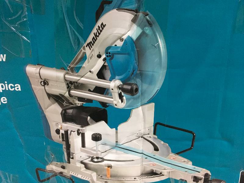 lot 4 image: Makita LS1219L 12 Bevel Sliding Compound Miter Saw in working conditions