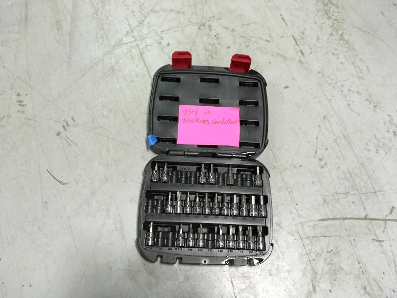 lot 35 image: Husky 1002338446 37-piece 12 Drive Mechanics Tool Set  Used in good working cond.