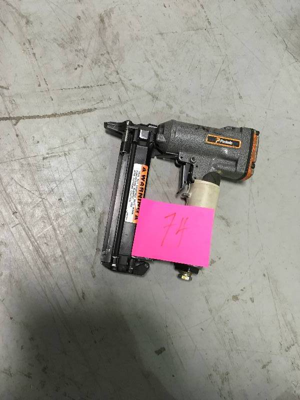 lot 74 image: USED Paslode 212532-n18 staple gun in working conditions