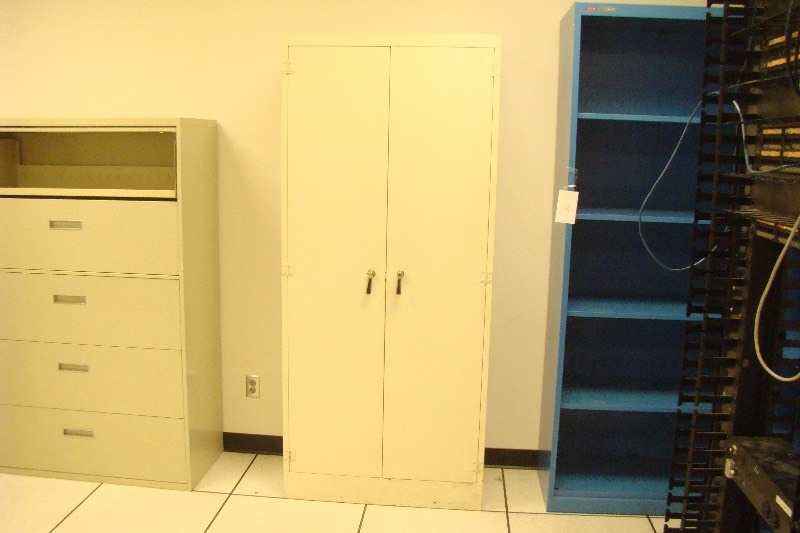lot 20 image: White Steel Cabinet