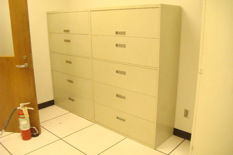 lot 21 image: 2 Steelcase File Cabinets
