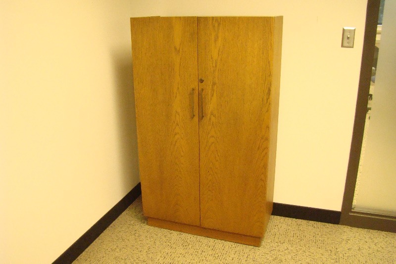 lot 42 image: Wood Cabinet