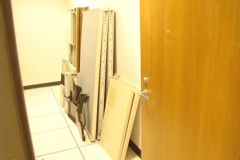 lot 45 image: Disassembled Steelcase Cubicle and Desks
