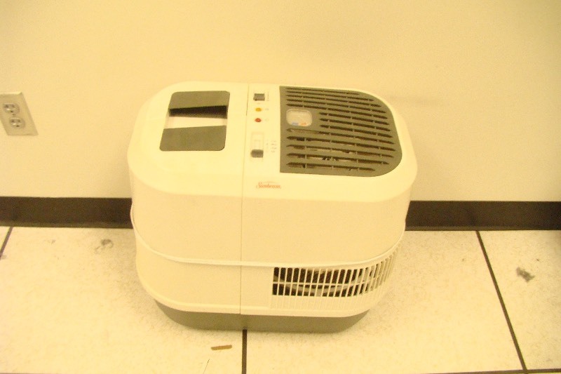 lot 47 image: Working Sunbeam Humidifier